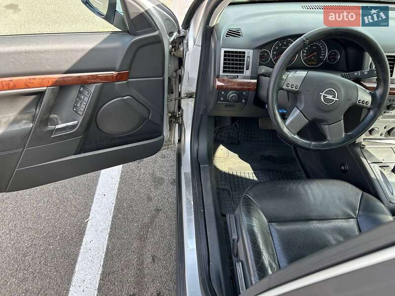 Седан Opel Vectra 2004 в Киеве