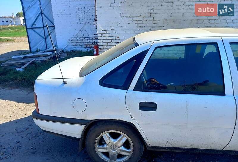 Седан Opel Vectra 1989 в Хороле