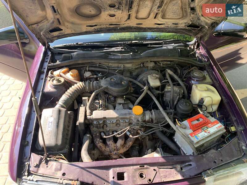 Седан Opel Vectra 1993 в Вовчанську