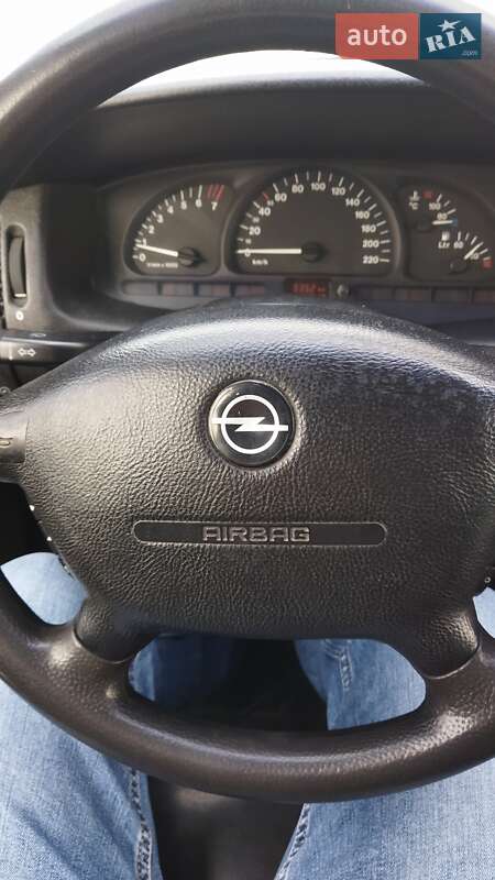 Універсал Opel Vectra 1997 в Новояворівську