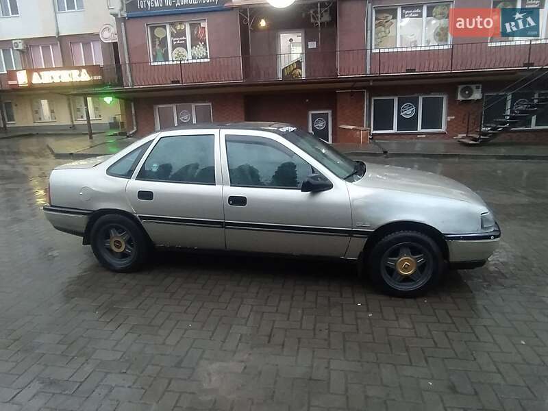 Седан Opel Vectra 1989 в Сокале