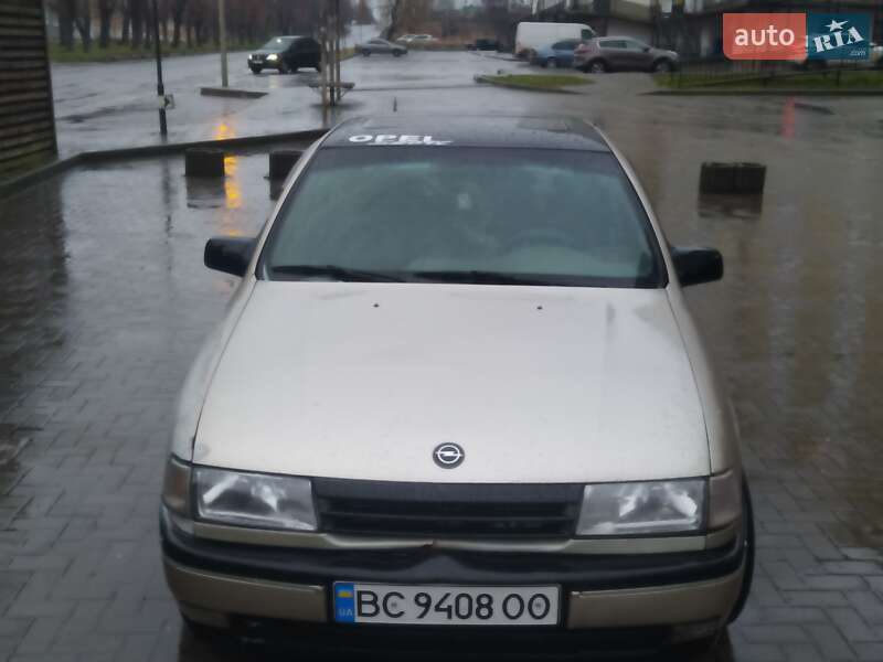Седан Opel Vectra 1989 в Сокале
