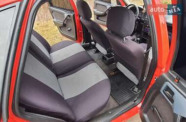 Седан Opel Vectra 1989 в Золочеві