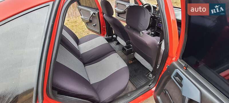 Седан Opel Vectra 1989 в Золочеві