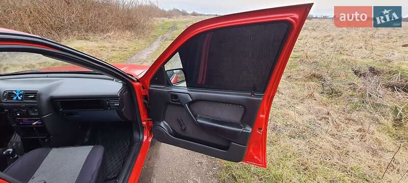 Седан Opel Vectra 1989 в Золочеві