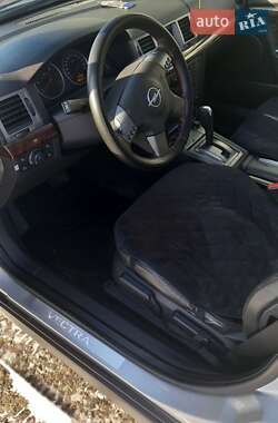 Универсал Opel Vectra 2004 в 