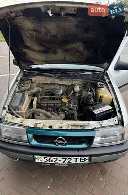 Седан Opel Vectra 1989 в Яворові