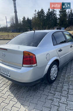 Седан Opel Vectra 2004 в 