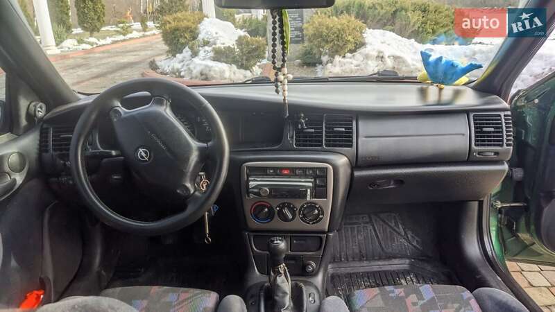 Седан Opel Vectra 1996 в Полтаві