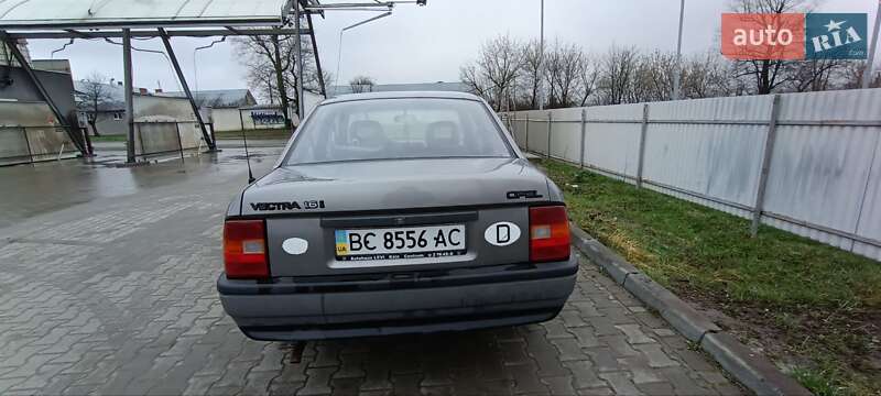 Седан Opel Vectra 1990 в Самборі