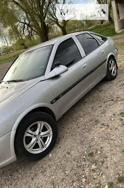 Лифтбек Opel Vectra 1998 в Ямполе