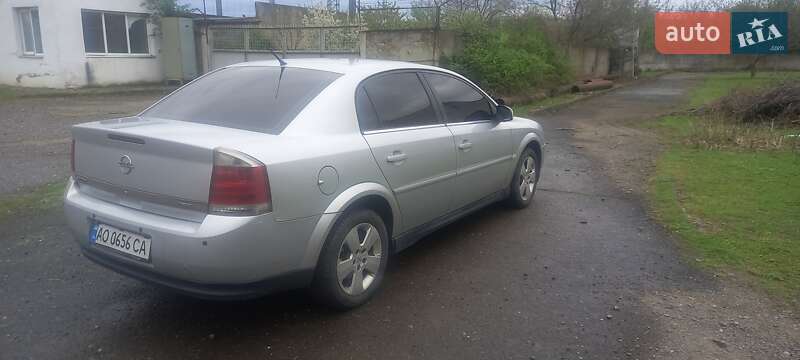 Седан Opel Vectra 2004 в Ужгороде