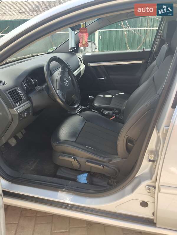 Седан Opel Vectra 2008 в Чечельнику