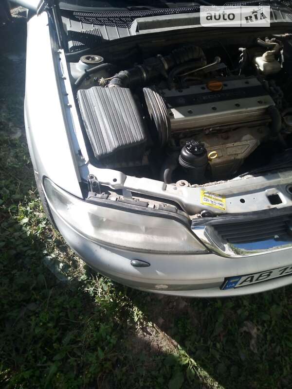 Лифтбек Opel Vectra 1998 в Виннице