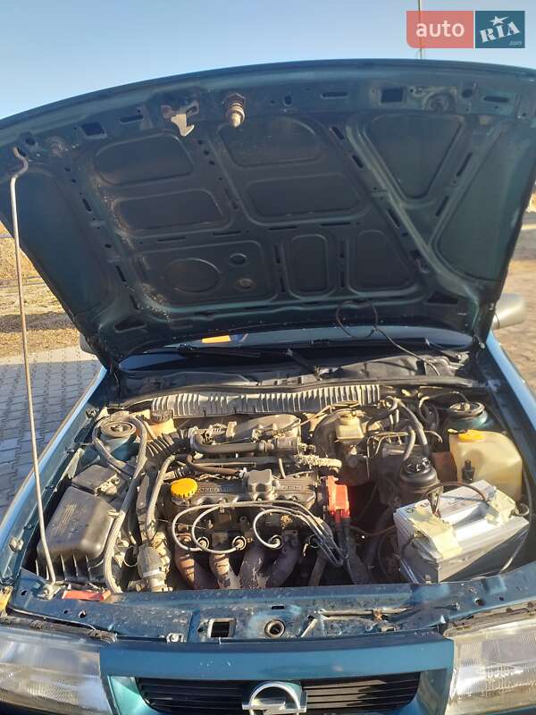 Седан Opel Vectra 1995 в Івано-Франківську