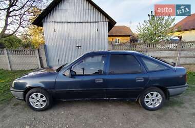 Лифтбек Opel Vectra 1990 в Черновцах