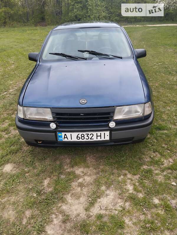 Лифтбек Opel Vectra 1992 в Немирове