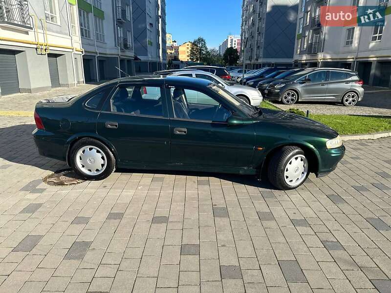 Седан Opel Vectra 2001 в Івано-Франківську
