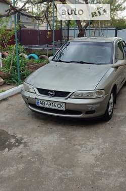 Седан Opel Vectra 1998 в Бершаді