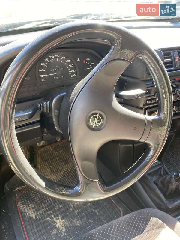 Седан Opel Vectra 1994 в Яремче