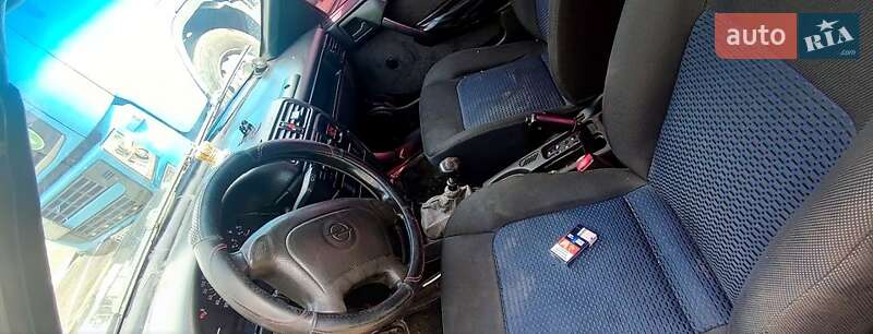 Седан Opel Vectra 1989 в Умані