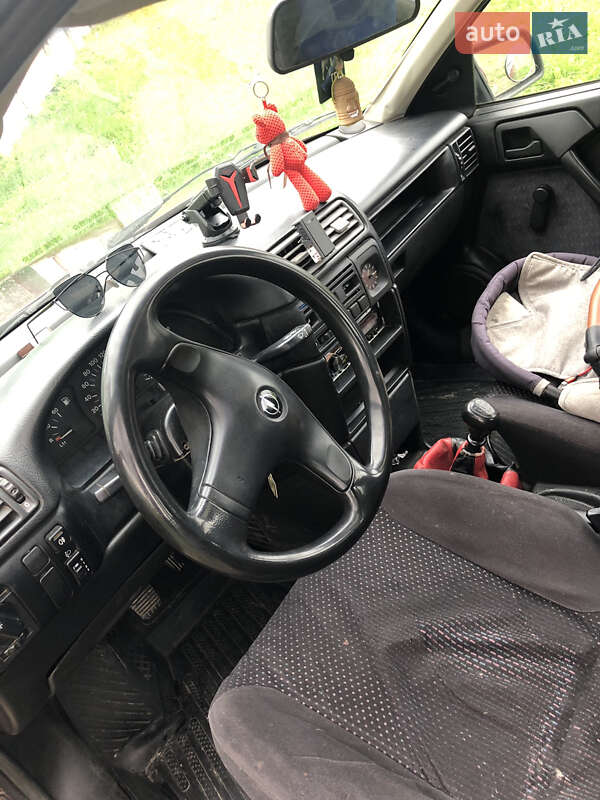 Лифтбек Opel Vectra 1993 в Остроге фото 2 Лифтбек Opel Vectra 1993 в Остроге