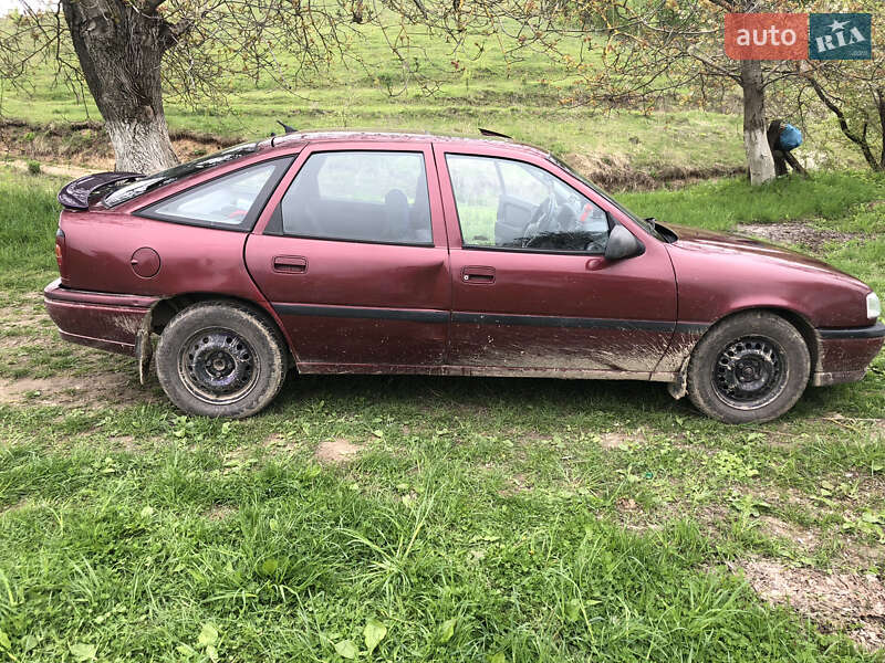 Лифтбек Opel Vectra 1993 в Остроге фото 3 Лифтбек Opel Vectra 1993 в Остроге