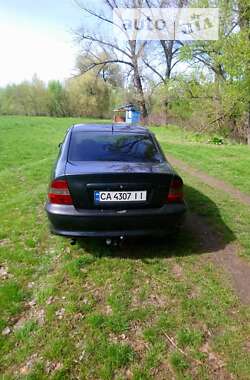 Седан Opel Vectra 1996 в Черкасах