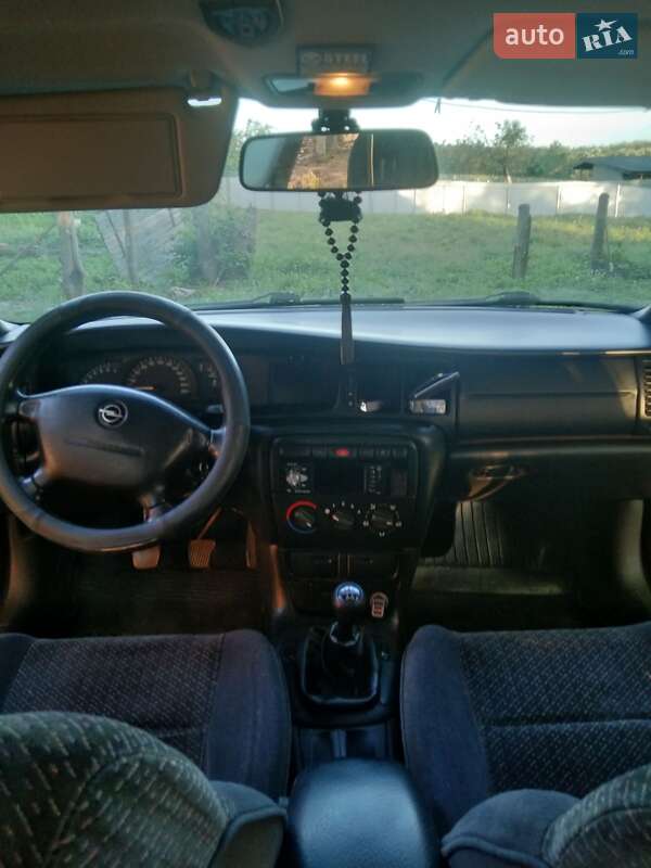 Седан Opel Vectra 1997 в Хмельницком