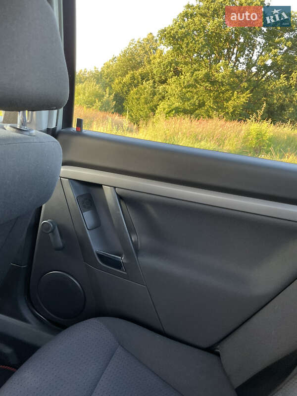 Седан Opel Vectra 2006 в Львові