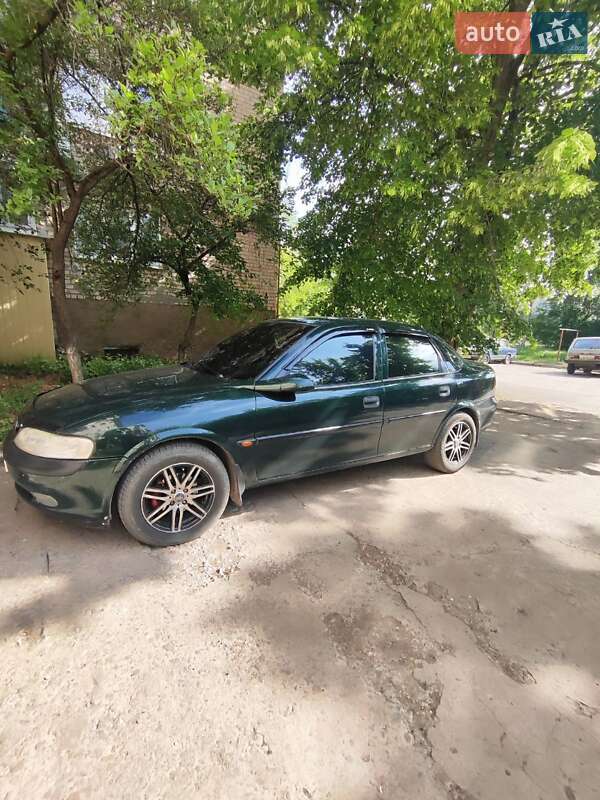 Седан Opel Vectra 1998 в Славянске