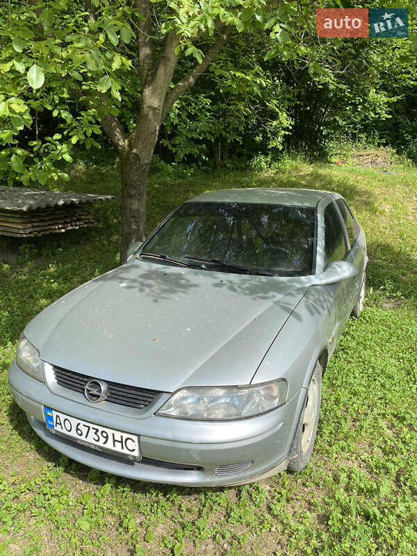 Седан Opel Vectra 1998 в Хусте