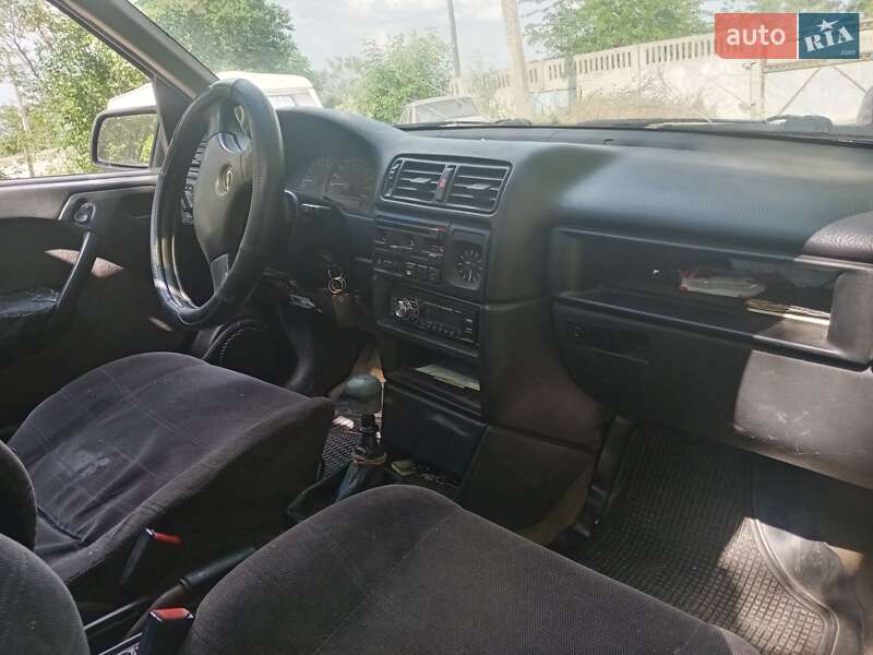 Лифтбек Opel Vectra 1992 в Сарате