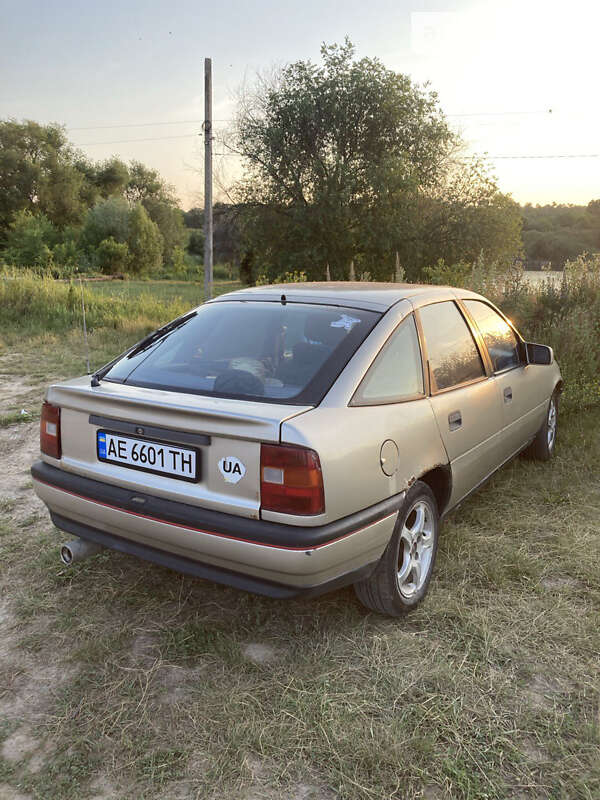 Лифтбек Opel Vectra 1990 в Днепре