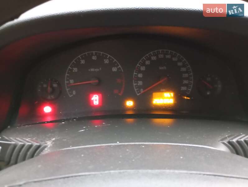 Седан Opel Vectra 2003 в Чернівцях