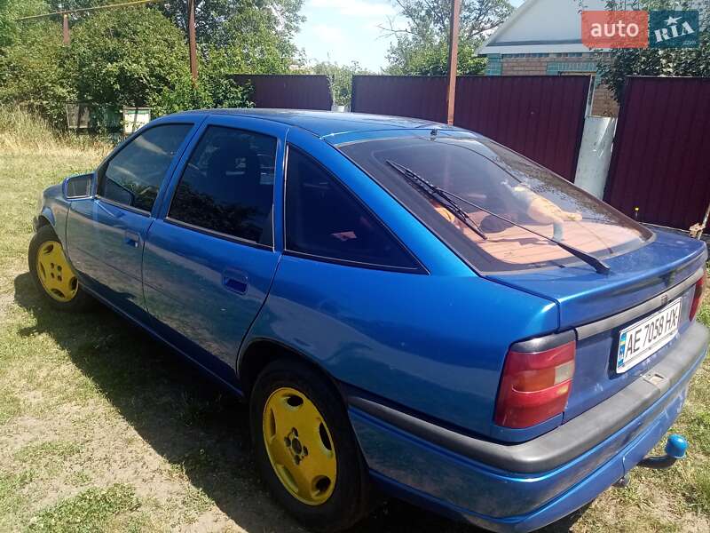 Лифтбек Opel Vectra 1989 в Грушовке