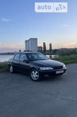 Седан Opel Vectra 1997 в Харкові