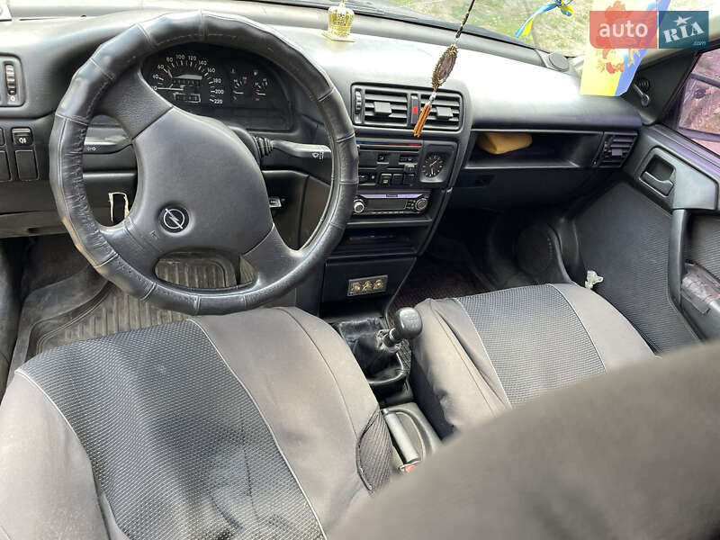 Седан Opel Vectra 1991 в Судовой Вишне фото 3 Седан Opel Vectra 1991 в Судовой Вишне