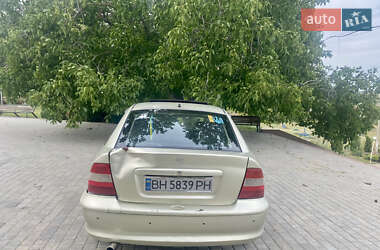 Лифтбек Opel Vectra 1996 в Болграде