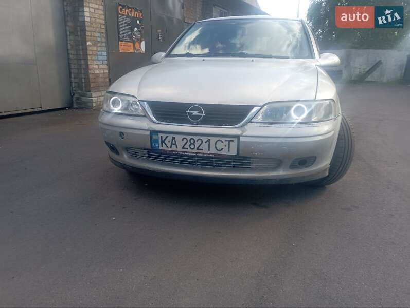 Лифтбек Opel Vectra 2000 в Калиновке
