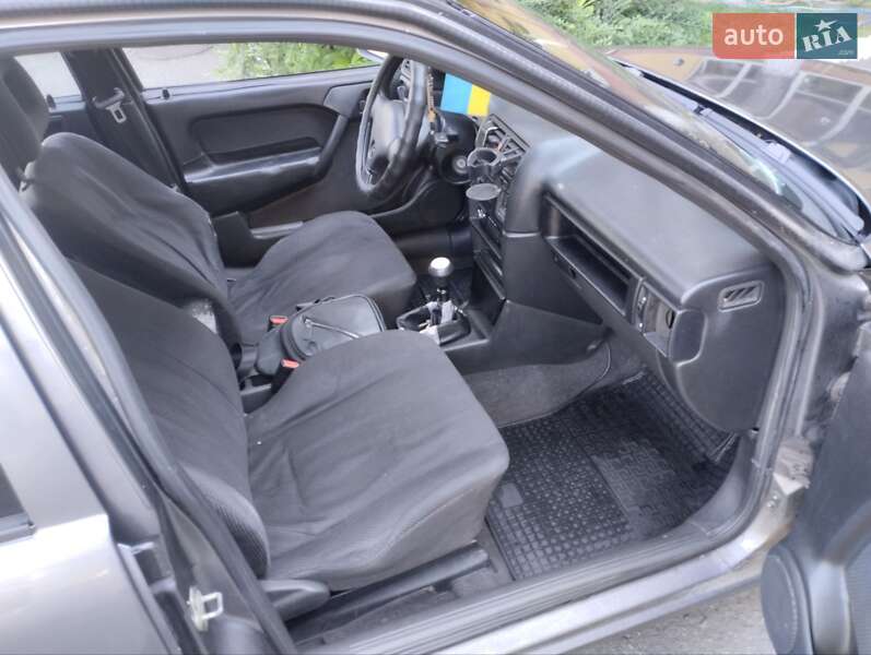 Седан Opel Vectra 1991 в Кременчуге