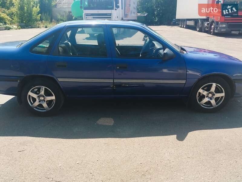Седан Opel Vectra 1995 в Яготині