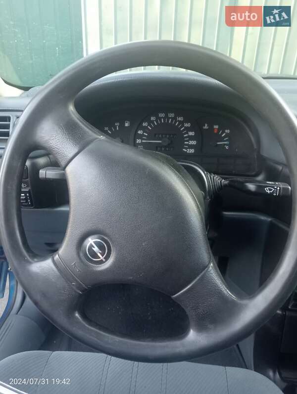 Седан Opel Vectra 1992 в Измаиле фото 4 Седан Opel Vectra 1992 в Измаиле