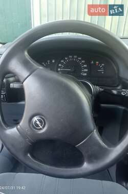 Седан Opel Vectra 1992 в 