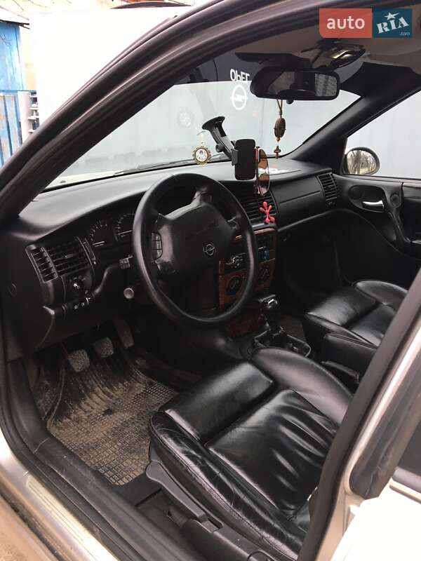 Лифтбек Opel Vectra 2000 в Киеве