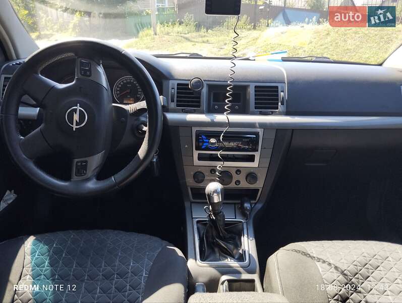 Седан Opel Vectra 2005 в Смілі
