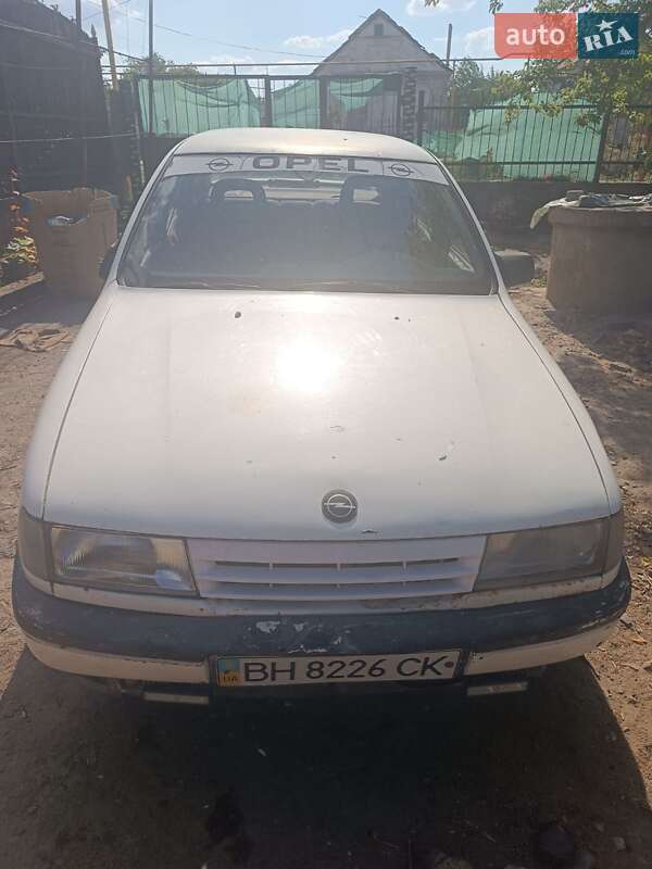 Седан Opel Vectra 1990 в Дачном