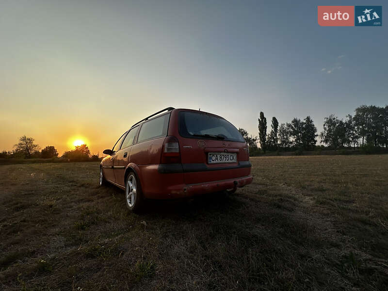 Универсал Opel Vectra 1998 в Тальном