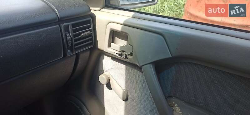 Седан Opel Vectra 1989 в Изюме