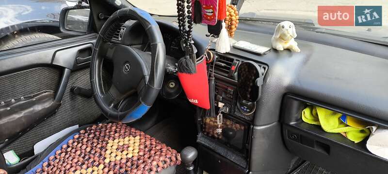 Лифтбек Opel Vectra 1989 в Киеве